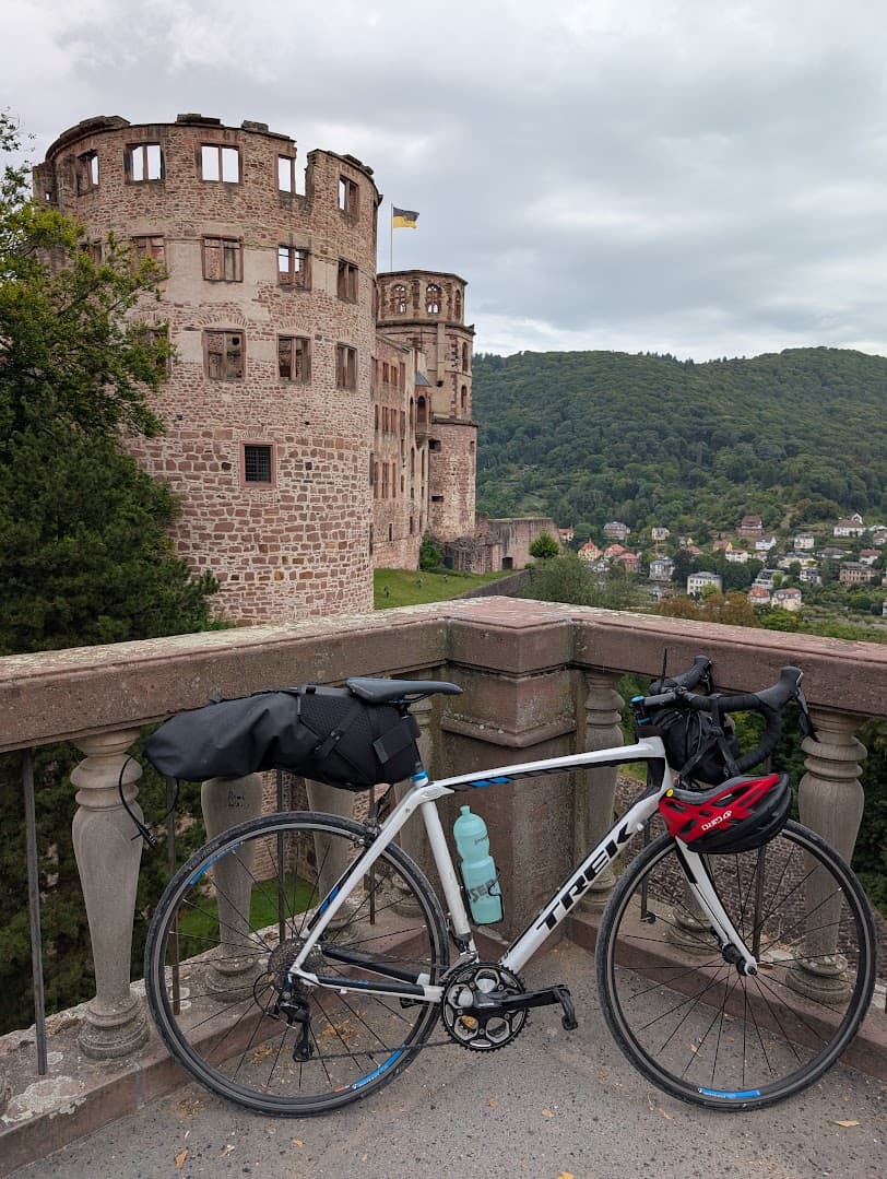 Ahmet's touring bike in front of Heidelberg Castle
